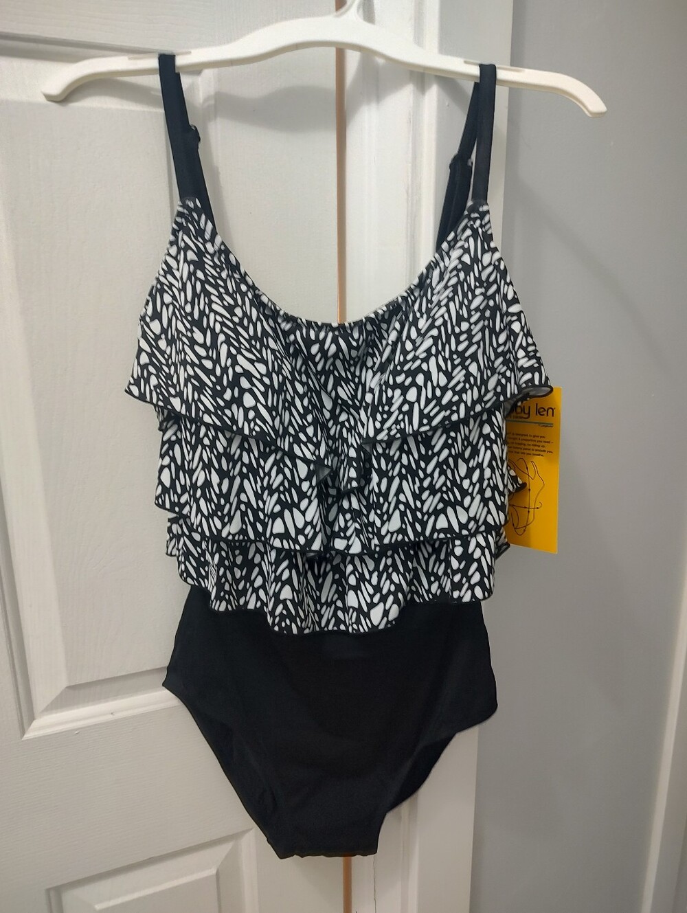 Women's 16W One piece bathing suit New with tags reg $90 Black/White Robby Len